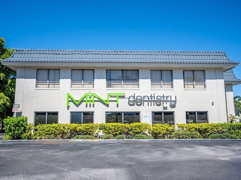 1897 Palm Beach Lakes Blvd, West Palm Beach, FL à vendre - Photo du bâtiment - Image 3 de 13