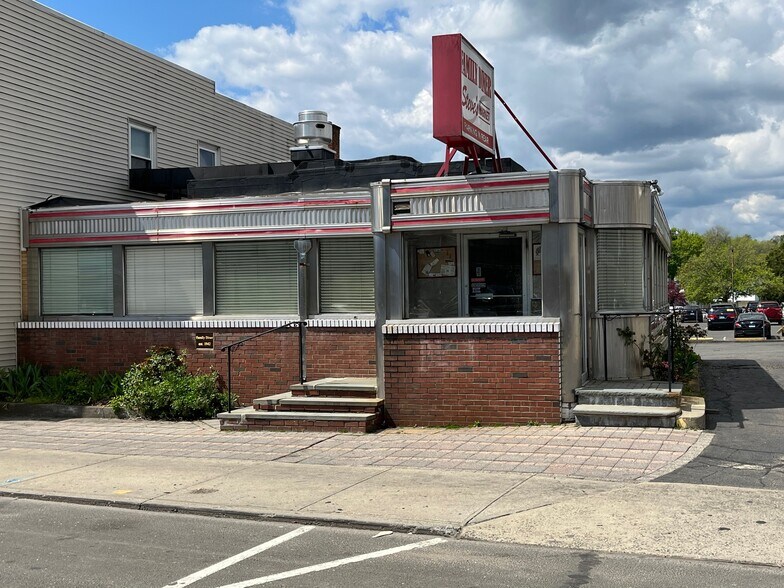 71 Main St, Norwalk, CT à vendre - Photo du bâtiment - Image 2 de 9