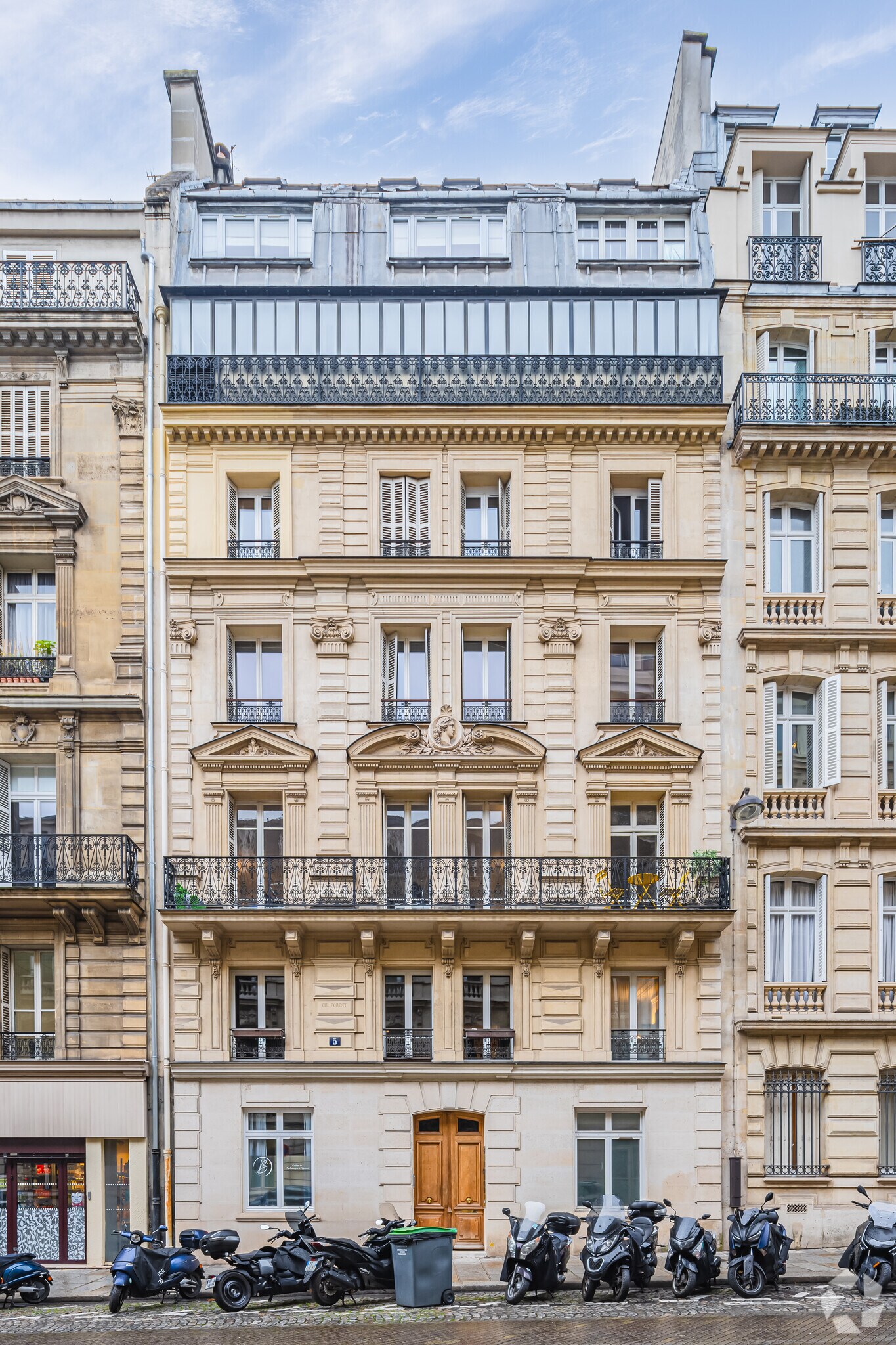 3 Rue De Téhéran, Paris for lease Primary Photo- Image 1 of 3