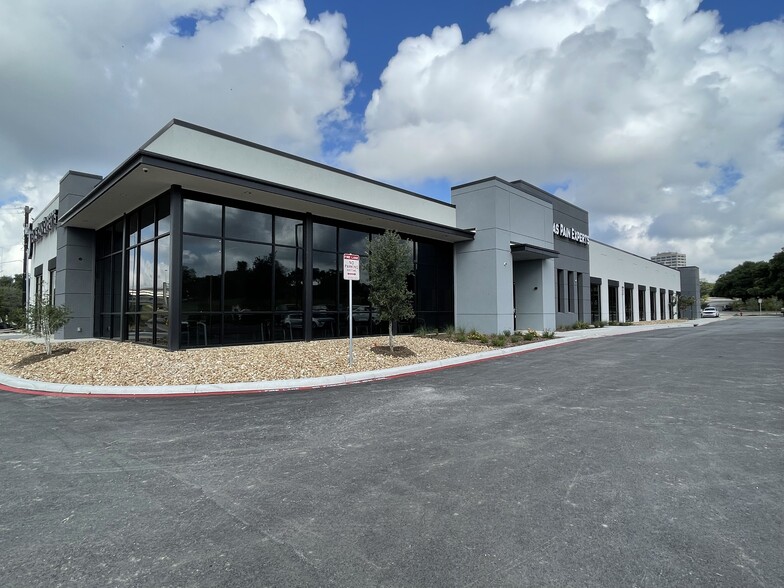 3202 Cherry Ridge Dr, San Antonio, TX for lease - Building Photo - Image 1 of 15