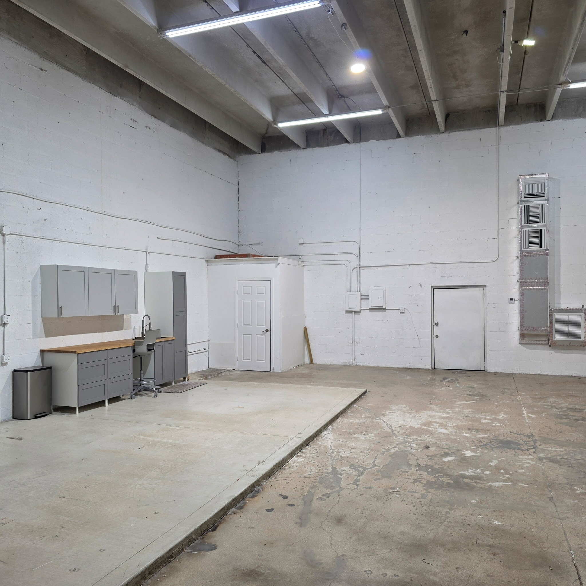 1900 NW 33rd St, Pompano Beach, FL for lease Interior Photo- Image 1 of 5