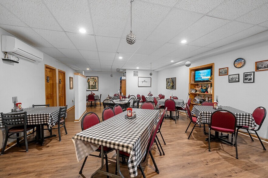 326 Main St, Wausaukee, WI à vendre - Photo du bâtiment - Image 2 de 96