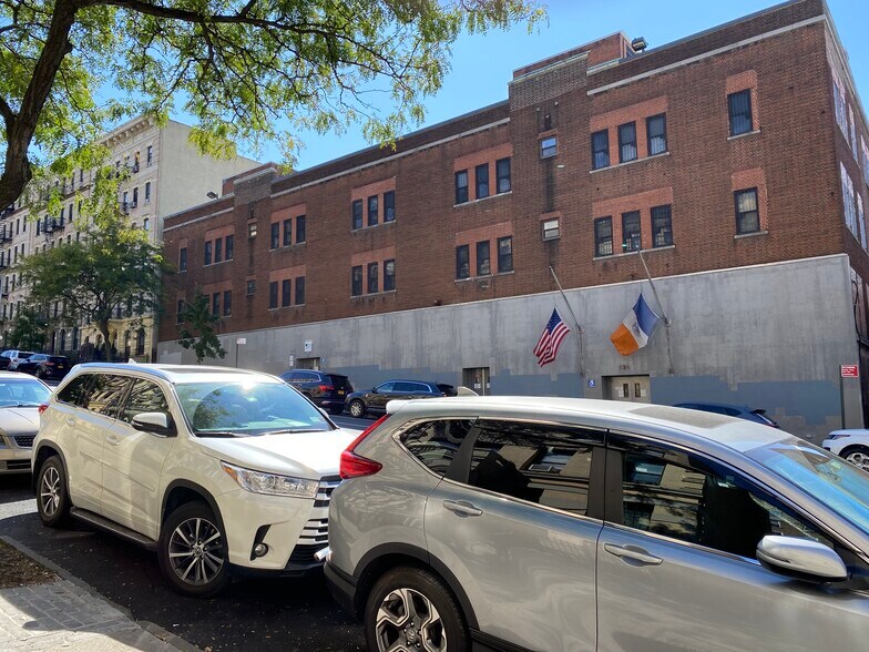 520 W 135th St, New York, NY à louer - Photo du bâtiment - Image 2 de 2
