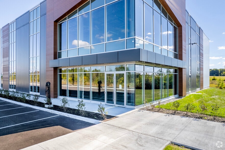 30 Ecoparc Chateauguay, Châteauguay, QC à louer - Photo du bâtiment - Image 3 de 5