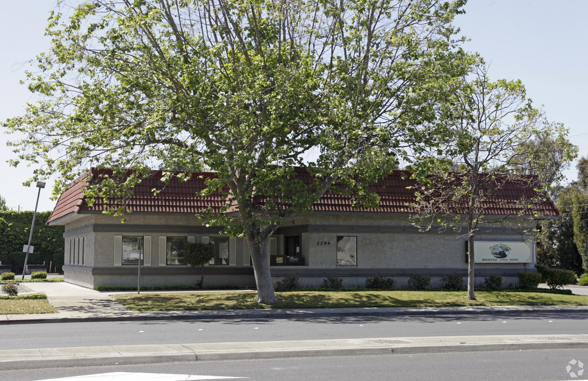 2294 Industrial Pky W, Hayward, CA à louer Photo principale- Image 1 de 3