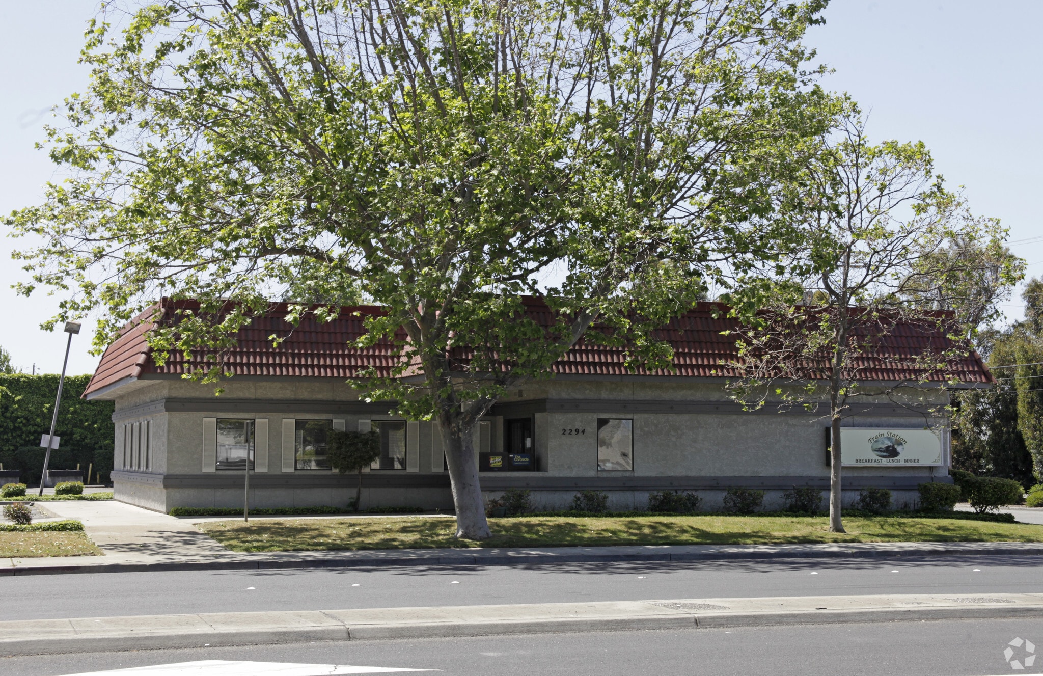 2294 Industrial Pky W, Hayward, CA for lease Primary Photo- Image 1 of 3