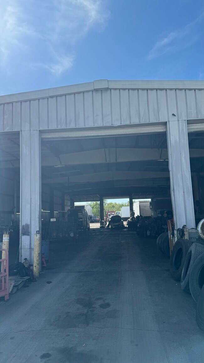 More details for 4101 Causeway Blvd, Tampa, FL - Industrial for Lease