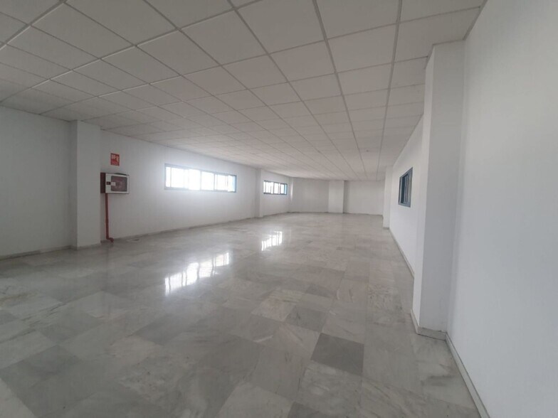 Palillos Dieciocho, Alcala de Guadaira, Polígonos, SEVILLA, Sevilla à louer - Photo du bâtiment - Image 2 de 8