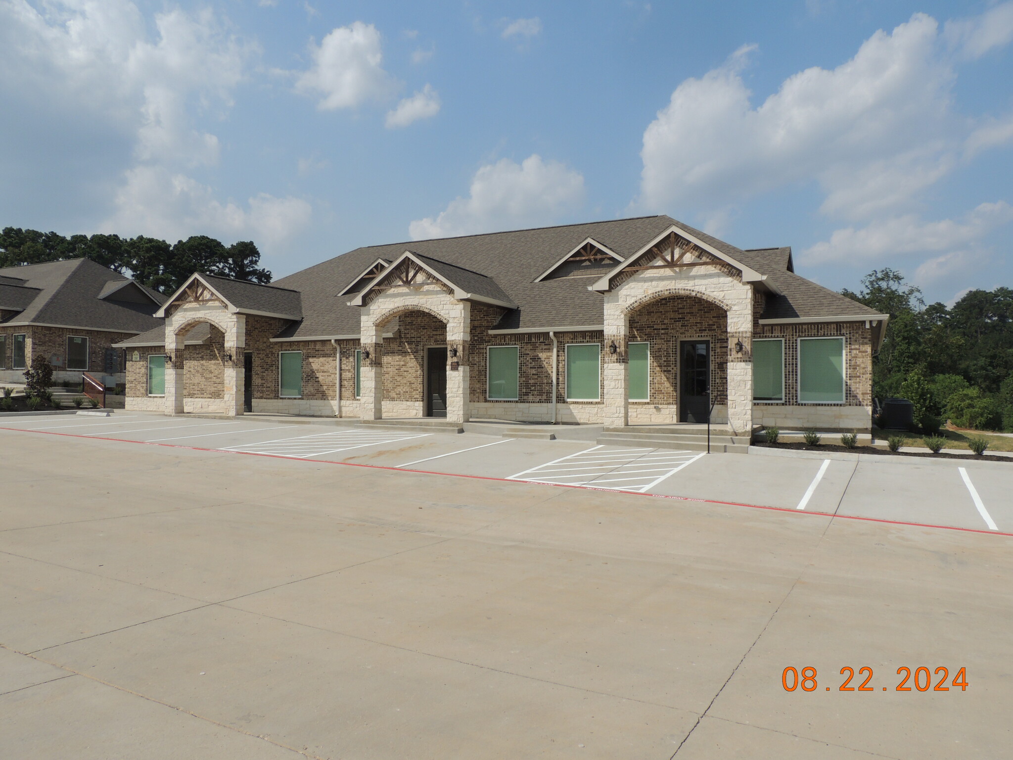 1904 Longmire Rd, Conroe, TX à louer Photo du bâtiment- Image 1 de 9