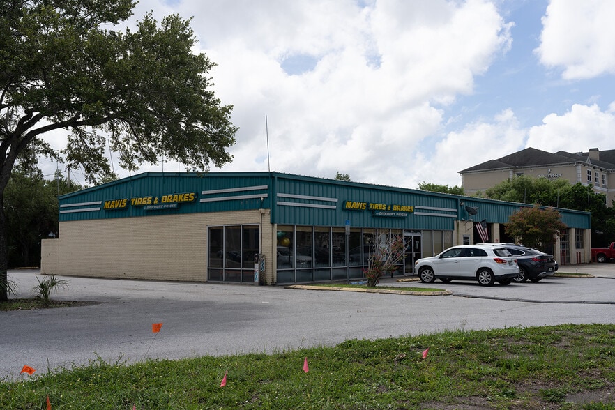 5660 W Waters Ave, Tampa, FL à vendre - Photo du bâtiment - Image 3 de 17