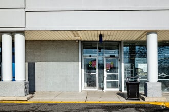 367-425 N Service Rd, Patchogue, NY for lease Interior Photo- Image 2 of 11