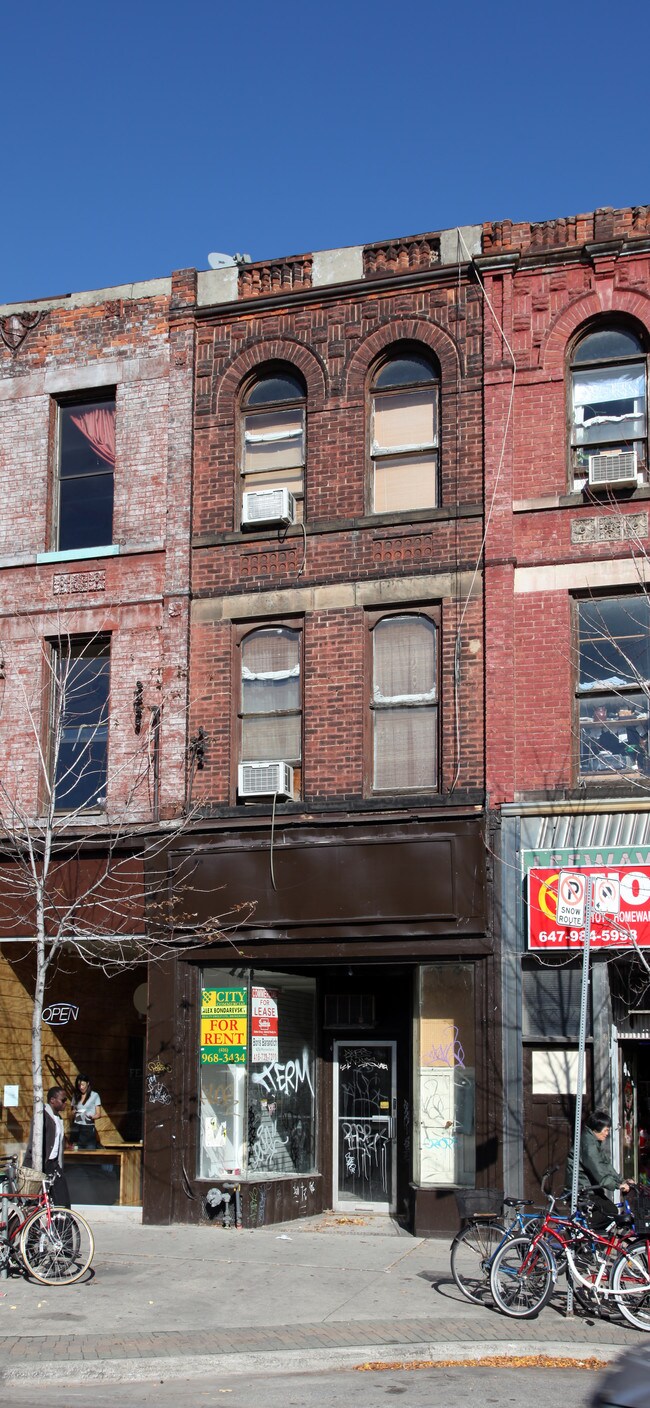 Plus de détails pour 433 Spadina Ave, Toronto, ON - Commerce de détail à louer