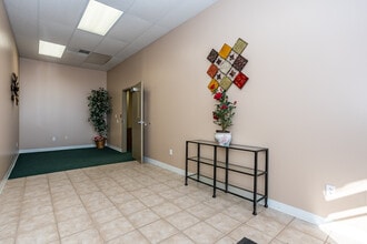 88-96 Northport Dr, Alton, IL à louer Photo intérieure- Image 2 de 10