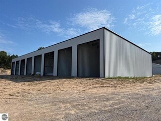 Plus de détails pour 8597 Bingham Rd, Traverse City, MI - Industriel à vendre