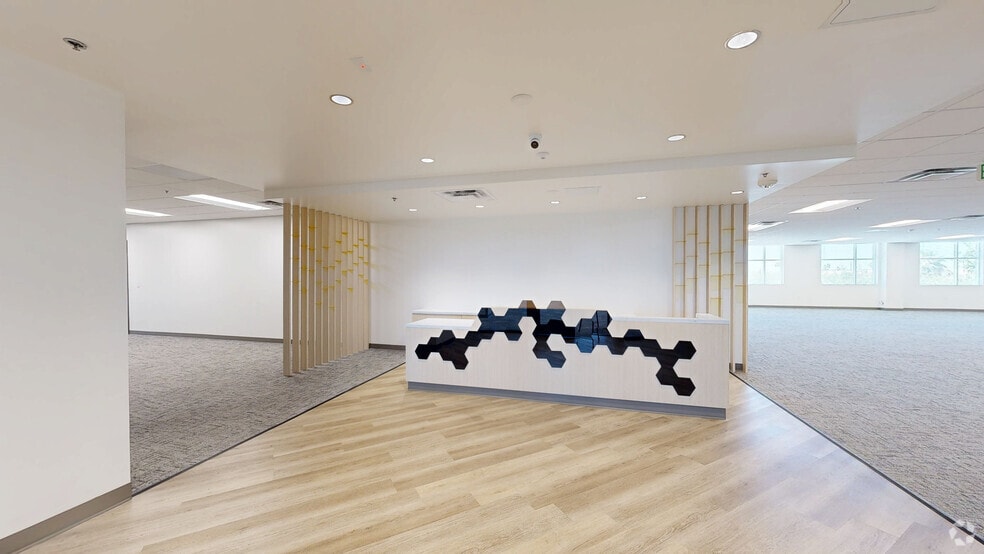 690 N Cofco Center Ct, Phoenix, AZ for lease - Matterport 3D Scan - Image 2 of 13