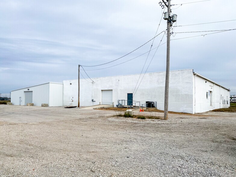 955 N 1st St, Fairmont City, IL à vendre - Photo du bâtiment - Image 1 de 11