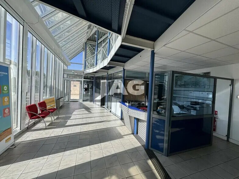 Flex in Vaulx-en-Velin for lease - Lobby - Image 3 of 11