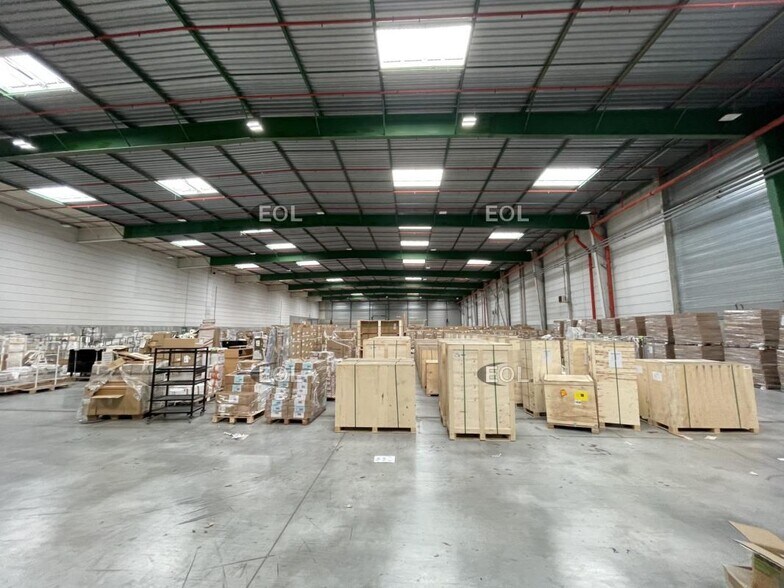 Industrial in Bruyères-sur-Oise for lease - Interior Photo - Image 2 of 3