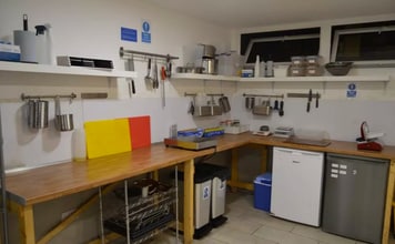 48 Lowtown, Pudsey for lease Interior Photo- Image 1 of 7