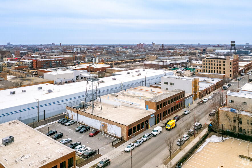 1901-1935 W Fulton St, Chicago, IL for lease - Aerial - Image 2 of 4