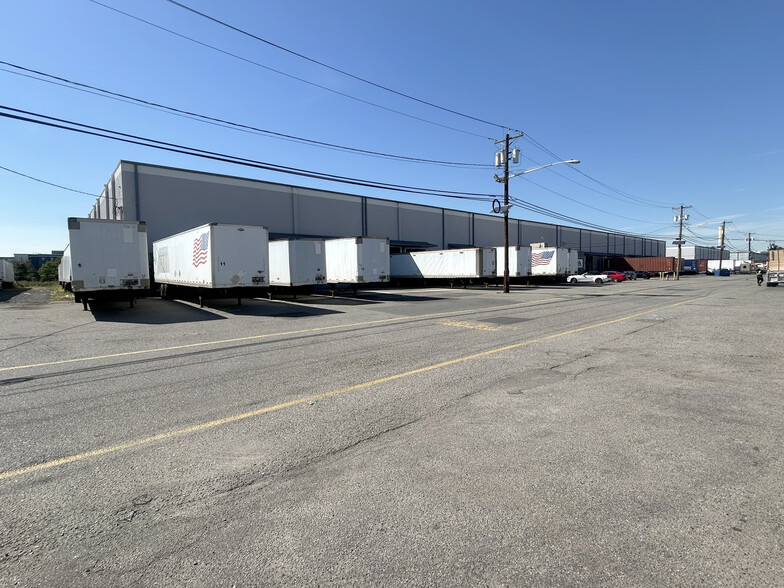 2 Terminal Way, Avenel, NJ for lease - Building Photo - Image 2 of 8