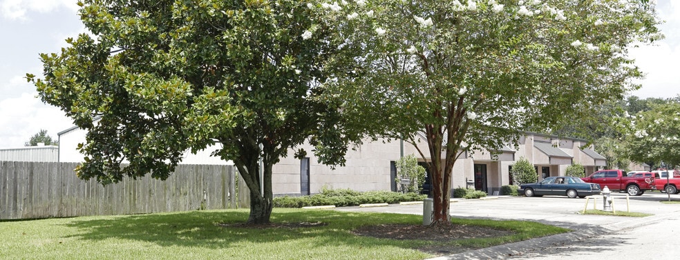 200-210 Pailet Dr, Harvey, LA à louer - Photo du bâtiment - Image 2 de 16