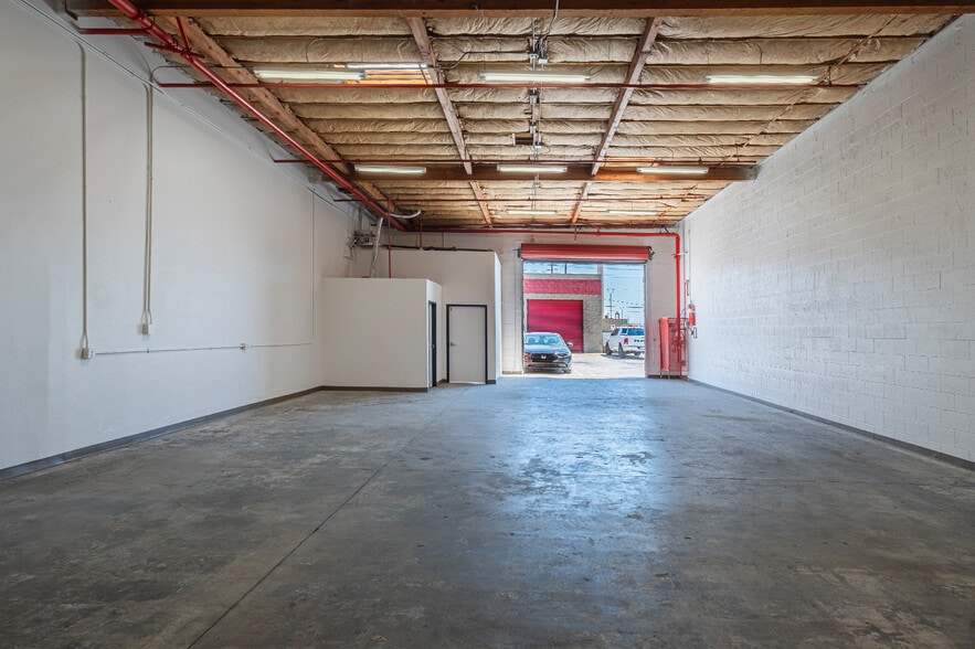 830 Watson Ave, Wilmington, CA for sale - Interior Photo - Image 2 of 17