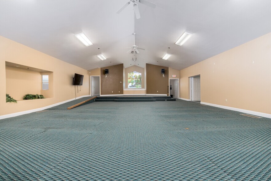 2127 S Giddings St, Visalia, CA à vendre - Photo du bâtiment - Image 2 de 50