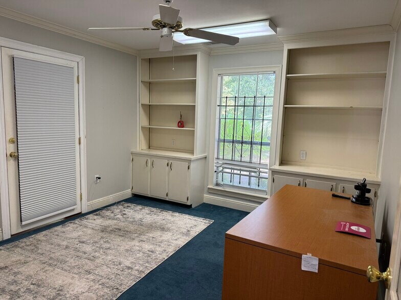 10508 S Glenstone Pl, Baton Rouge, LA à louer - Photo du bâtiment - Image 2 de 8