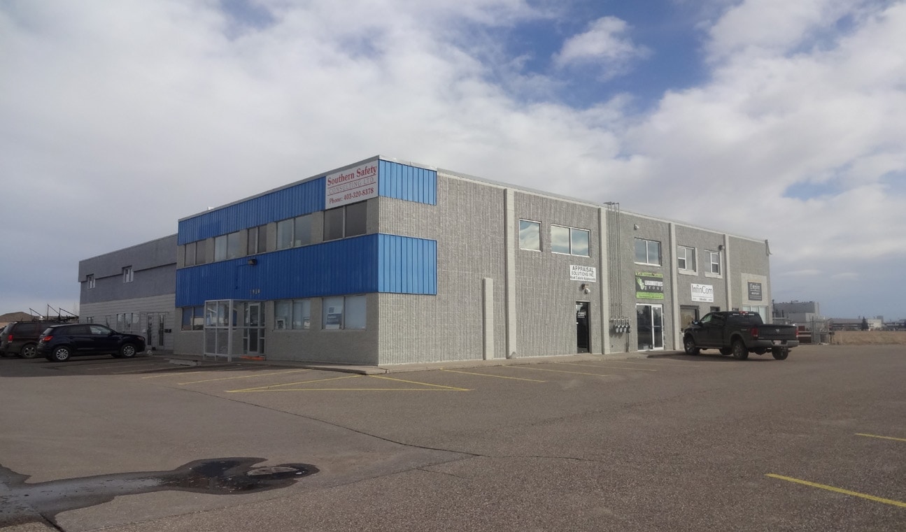 2910 16th Ave N, Lethbridge, AB for sale Primary Photo- Image 1 of 1