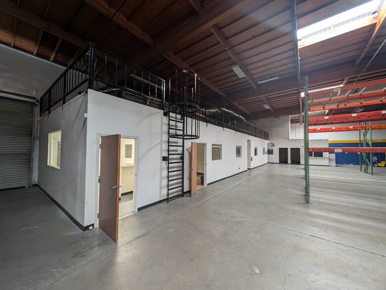 1521 W Pomona Rd, Corona, CA for lease - Building Photo - Image 3 of 5