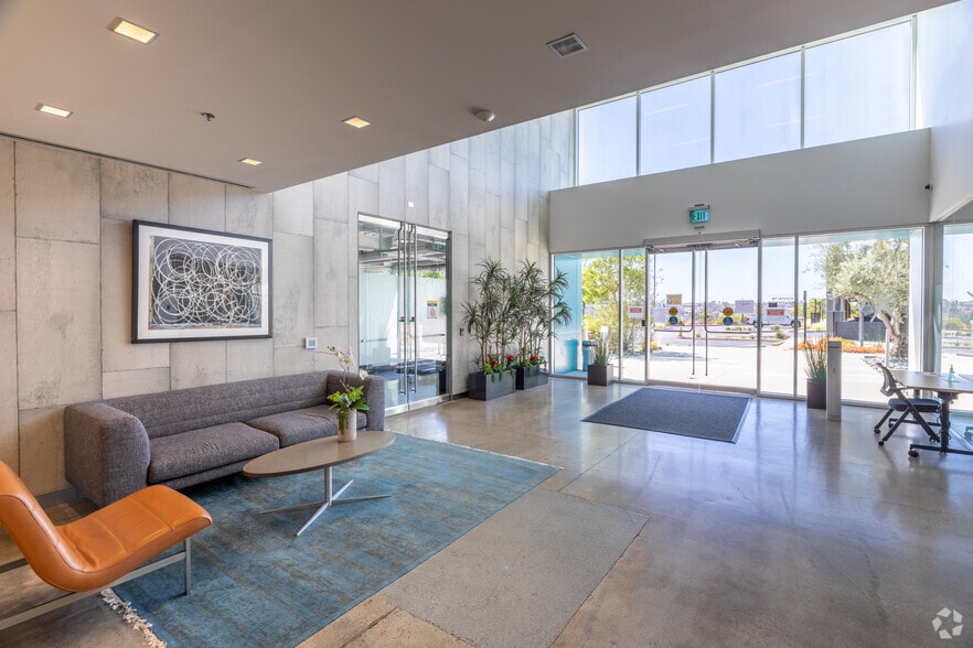 9797 Aero Dr, San Diego, CA à louer - Hall d’entrée - Image 2 de 12