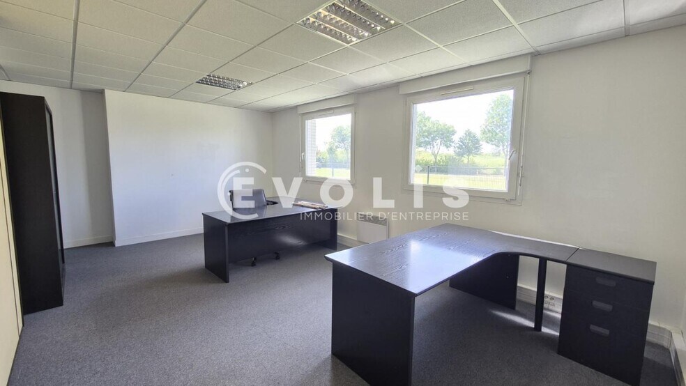 Office in Magny-le-Hongre for lease - Interior Photo - Image 1 of 7