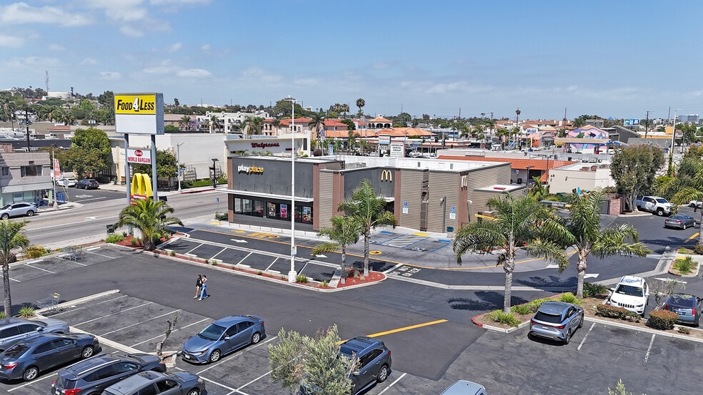 3200-3300 E Anaheim St, Long Beach, CA for lease - Building Photo - Image 3 of 9