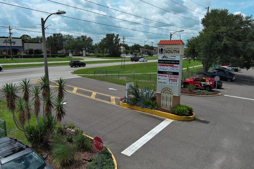 5363 S Florida Ave, Lakeland, FL à louer - Photo du bâtiment - Image 3 de 7