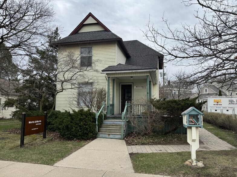 3258 Broad St, Dexter, MI à louer - Photo du bâtiment - Image 1 de 7