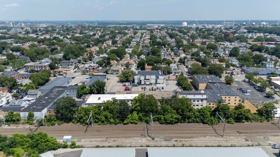 669 Elmwood Ave, Providence, RI à vendre - Photo du bâtiment - Image 3 de 7