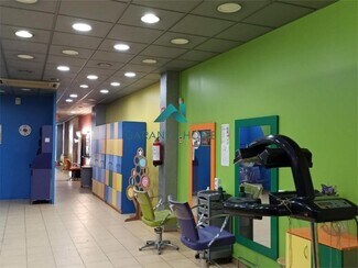 Plus de détails pour Commerce de détail à louer