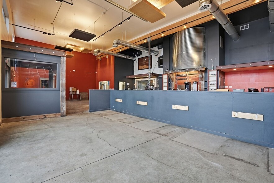 4110 S Bowdish Rd, Spokane, WA for sale - Interior Photo - Image 2 of 49