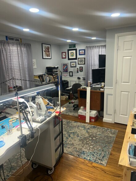 1647 Post Rd, Warwick, RI à vendre - Photo du bâtiment - Image 2 de 10