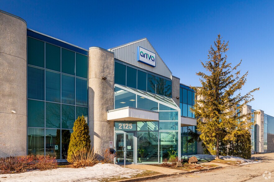 2125 23e Av, Montréal, QC à louer - Photo du bâtiment - Image 2 de 5