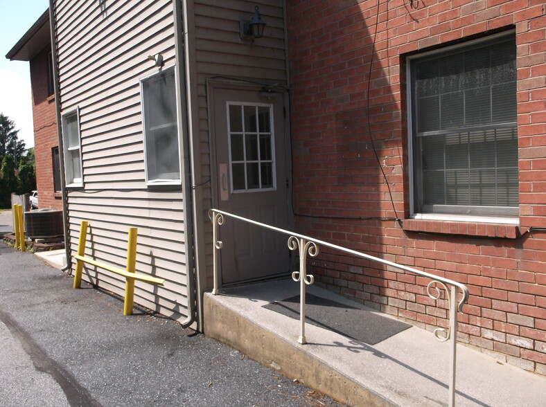 3913 Market St, Camp Hill, PA à vendre - Photo du bâtiment - Image 3 de 20