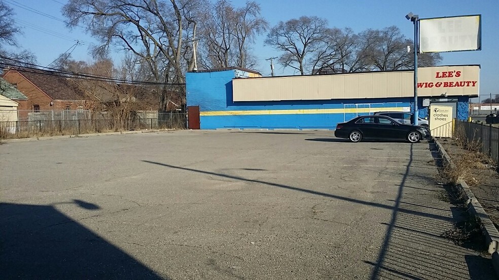 18451 Wyoming St, Detroit, MI for lease - Building Photo - Image 2 of 7