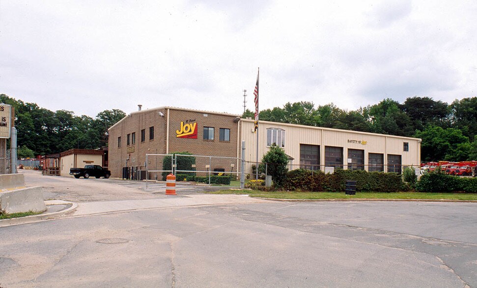 5355 Kilmer Pl, Hyattsville, MD à vendre - Photo du bâtiment - Image 2 de 3