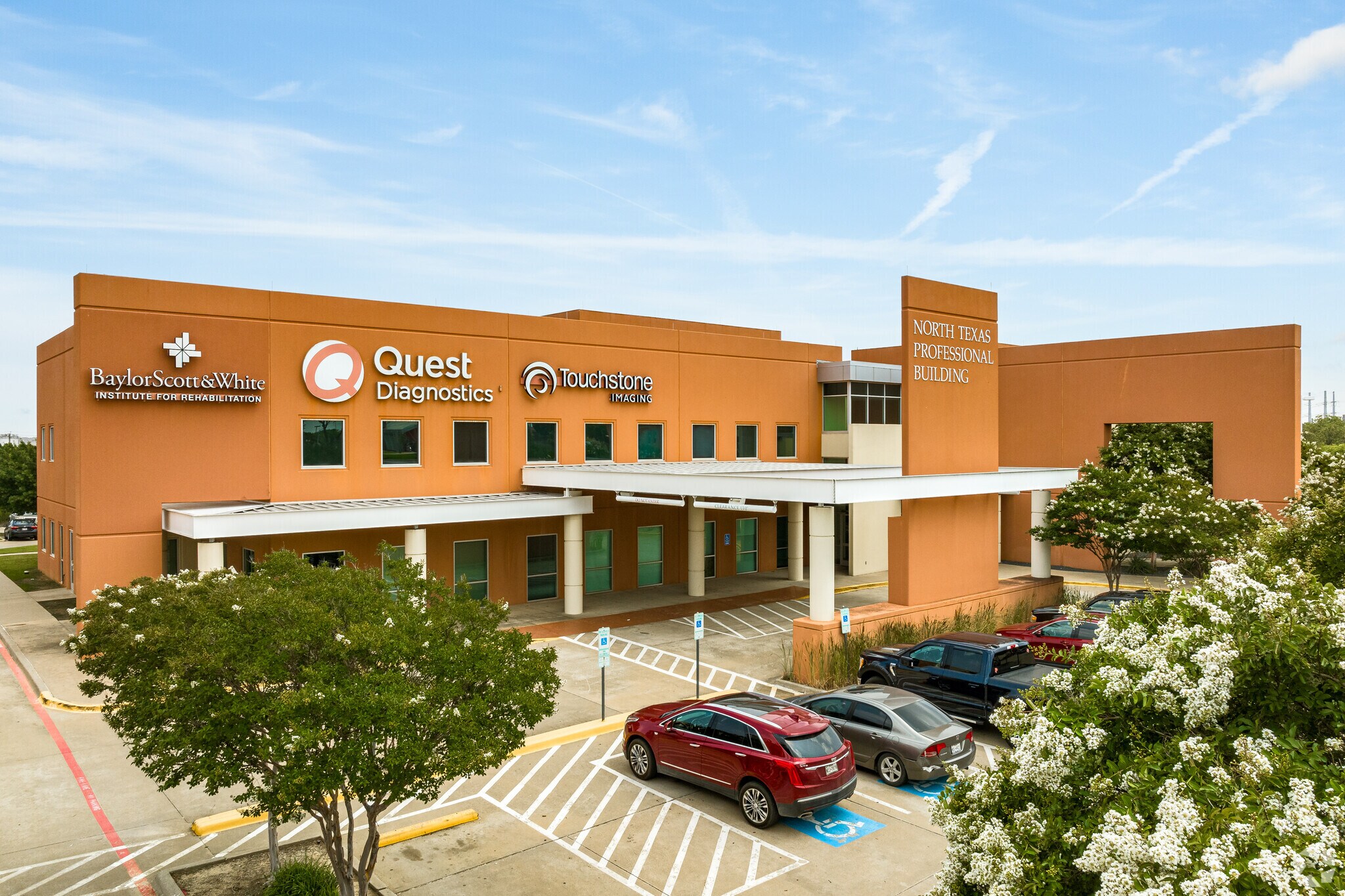 2817 S Mayhill Rd, Denton, TX à louer Photo principale- Image 1 de 12