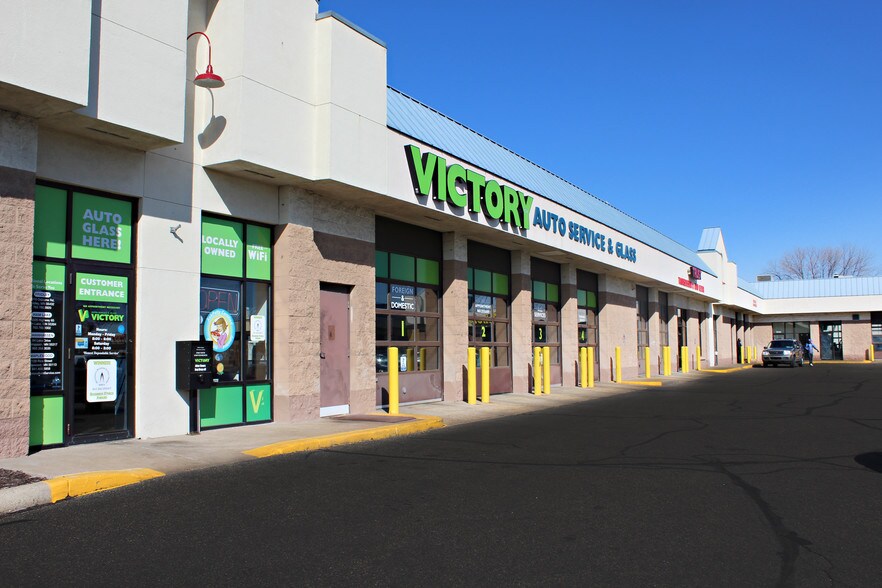 8080-8098 Brooklyn Blvd, Brooklyn Park, MN à louer - Photo du bâtiment - Image 1 de 3