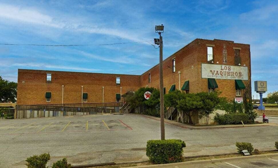 2629 N Main St, Fort Worth, TX for sale - Building Photo - Image 2 of 8