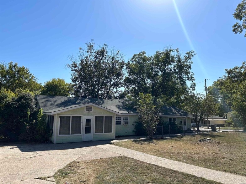 429 Henderson St, Hot Springs, AR à vendre - Photo du bâtiment - Image 2 de 15