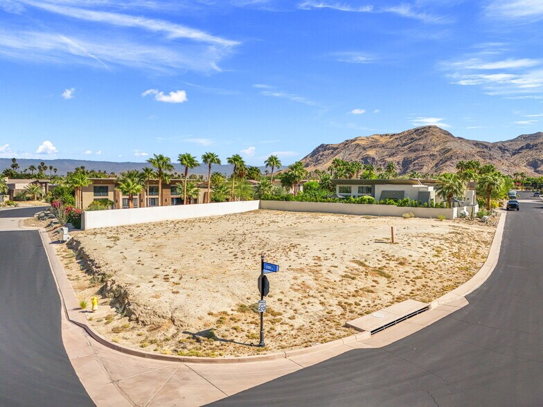 250 Lautner Ln, Palm Springs, CA à vendre - Photo du bâtiment - Image 3 de 35