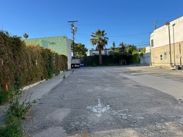 13119 Ventura Blvd, Studio City, CA à louer - Photo du bâtiment - Image 2 de 2